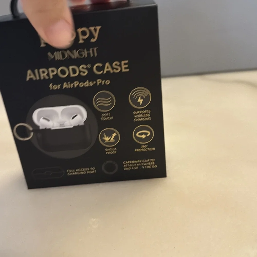 XO Poppy Airpods Case Airpods Pro Black Midnight Soft & Smooth Clip Key Ring NEW